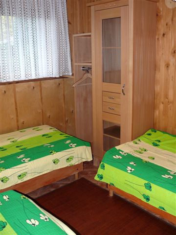 Powi�ksz: (11) Pok�j na parterze od strony ulicy, 3-osobowy